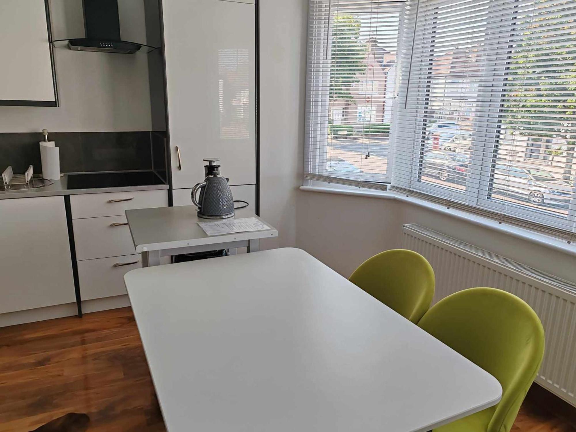 Two Bedroom In Dollis Hill Apartment